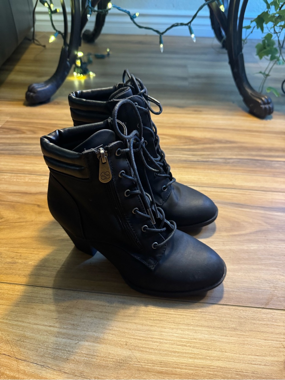Daisy Fuentes Black Lace-Up Heeled Ankle Boots